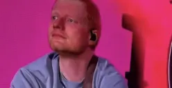 Ed Sheeran tampil emosional dalam konser Loop Tour di Philadelphia, Amerika Serikat, di tengah kontroversi yang melibatkan Macklemore dan sejumlah musisi pendukung. (Sumber: Instagram)