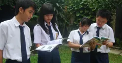 Ilustrasi siswa SMP (Sumber: Wikimedia Commons)