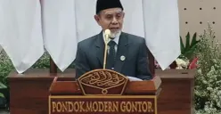 Profil KH Hasan Abdullah Sahal, pimpinan Ponpes Gontor yang sampaikan sindiran 'cari muka' saat pidato di hadapan Prabowo Subianto. (Sumber: YouTube/Gontortv)