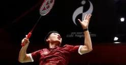 Moh Zaki Ubaidillah saat tampil di babak perempat final Asian Games 2026 dari nomor beregu putra yang diselenggarakan pada Selasa, 22 September 2026. (Sumber: Instagram/@badminton.ina)