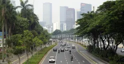 Kondisi udara yang kering dan dipenuhi polusi kendaraan berpotensi memicu gangguan pernapasan. (Sumber: Dok. Pixabay/s_sopian)