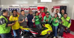 Promo GOKIL dari Pertamina Enduro dan Telkomsel memberikan bonus kuota 1 GB bagi driver ojol. (Sumber: Poskota/Aldi Harlanda Irawan)