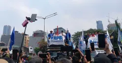 Aksi demonstrasi para buruh di Jalan Sudirman, Jakarta Pusat, Kamis, 24 September 2026. (Sumber: Poskota/Syifa Putri Anandhini)