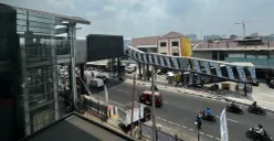 Potret progress pembangunan JPO Stasiun Bekasi, Jumat, 25 September 2026. (Sumber: Poskota/Dini Aghnny)