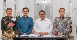 Gubernur DKI Jakarta, Pramono Anung, Direktur Utama PT SMI Reynaldi Hermansjah, dan Direktur Utama Bank Jakarta Agus H. Widodo usai penandatanganan perjanjian pembiayaan di Balai Kota Jakarta, Rabu (16/9) lalu. (Sumber: Istimewa)