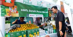 UMKM binaan PLN meramaikan Plaza Timur SUGBK dalam ajang FIFA ASEAN Cup 2026, satu di antaranya Se-Juk sebagai penjual minuman jeruk peras dari bahan jeruk segar. (Sumber: Dok. PLN UID Jakarta Raya)