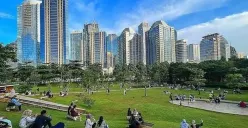 Sejumlah tempat di Jakarta menawarkan suasana berbeda untuk melepas penat, mulai dari ruang hijau hingga kawasan bersejarah. (Sumber: Instagram/@temantaman.jkt)