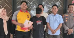 Tersangka JA alias YS diamankan petugas Unit PPA Satreskrim Polres Serang usai 6 bulan DPO. (Sumber: Polres Serang)