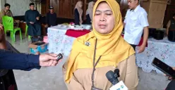 Wakil Kepala Dinas LH DKI Jakarta, Purwanti Suryandari membuka pilot projek pengolahan sampah di lingkungan RW 06 Srengseng Sawah, Jagakarsa Jakarta Selatan. (Sumber: Poskota/Angga)