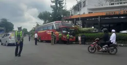 Sejumlah petugas saat mengatur lalu lintas di kawasan terminal Kadubanen Pandeglang. (Sumber: Dok. Istimewa)