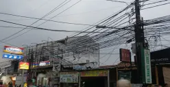 Kondisi kabel-kabel di sekitar ruas jalan Karang Tengah, Kota Tangerang, Banten, Rabu, 30 September 2026. (Sumber: Poskota/Rizki Gojali)