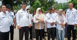 Bupati Pandeglang, Dewi Setiani bersama jajarannya saat meresmikan jalan program Bang Andra, Rabu, 30 September 2026. (Sumber: Dok. Istimewa)