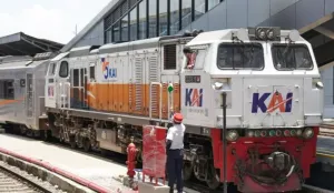 Pemerintah menyiapkan stimulus diskon tiket pesawat, kereta api, kapal laut, dan feri untuk membantu masyarakat menghemat biaya perjalanan selama libur Natal 2026 dan Tahun Baru 2027.(Sumber: Dok/KAI)
