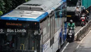Ilustrasi - Transjakarta Koridor 9 dialihkan imbas truk tabrak separator di Jakbar. (Sumber: Poskota/Bilal Nugraha Ginanjar)