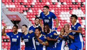 Persib Bandung bersiap menghadapi Dewa United pada pekan keempat Super League 2026/2027 di Stadion Si Jalak Harupat, Minggu, 11 Oktober 2026. (Sumber: X/@SiaranBolaLive)