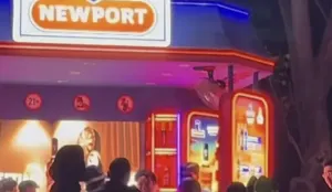 Suasana booth minuman di festival musik yang menjadi sorotan setelah video challenge hafalan Al-Qur'an berhadiah minuman beralkohol viral di media sosial. (Sumber: Threads/Hilmi Firdausi)