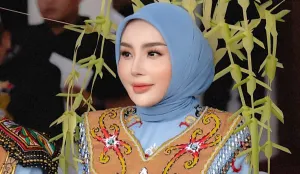Profil dan biodata Aisyah Thisia, istri Gubernur Kaltim Agustiar Sabran yang jadi sorotan karena kontroversi ucapan ultah saat karhutla di Kalimantan. (Sumber: Instagram/@thisia.halijam)