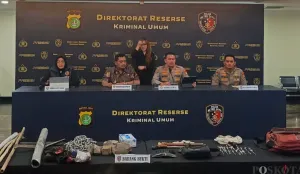 Kabid Humas Polda Metro Jaya Kombes Budi Hermanto (dua dari kanan), dalam konferensi pers di Polda Metro Jaya, Kamis, 27 Agustus 2026.(Sumber: Pos Kota/ Ali Mansur)