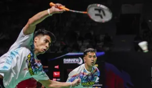 Pebulu tangkis ganda putra Indonesia Sabar Karyaman Gutama dan Moh Reza Pahlevi Isfahani. (Sumber: Poskota/Bilal Nugraha Ginanjar)