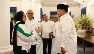 Kepala Badan Gizi Nasional (BGN) Nanik Sudaryati Deyang (kiri) bersama Presiden Prabowo Subianto (kanan). (Sumber: Istimewa)