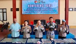Polres Metro Jakarta Pusat mengungkap 68 kasus, menangkap 92 tersangka dan menyita sebanyak 118.494 butir obat keras dari Januari - Juli 2026. (Sumber: Poskota/Ali Mansur)