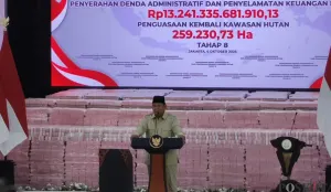 Presiden Prabowo Subianto saat menghadiri acara penyerahan denda administratif dan penyelamatan keuangan negara oleh Satuan Tugas Penertiban Kawasan Hutan (Satgas PKH). (Sumber: Poskota/Ali Mansur)