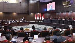 Suasana sidang pengucapan putusan sengketa Perselisihan Hasil Pemilihan Umum Presiden dan Wakil Presiden di Mahkamah Konstitusi (MK), Jakarta Pusat, Selasa, 6 Oktober 2026 malam. (Sumber: Mahkamah Konstitusi)