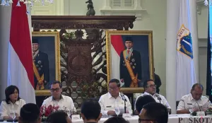 Konferensi pers realisasi APBD Triwulan III 2026 di Balai Kota Jakarta, Gambir, Jakarta Pusat, Rabu, 21 Oktober 2026. (Sumber: Poskota/Syifa Putri)