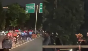 Beredar di media sosial sebuah video konvoi sejumlah pemuda mengendarai sepeda motor sambil membawa senjata tajam (sajam) di Flyover Kalibata City, Pancoran, Jakarta Selatan. (Sumber: Istimewa)