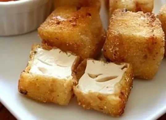 Tahu sutra dihaluskan memberikan tekstur mirip santan dengan protein lebih tinggi. (Sumber: Pinterest)