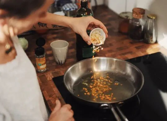 Memasak dengan berbagai metode, dari kukus hingga tumis, bisa tetap sehat asal tepat tekniknya. (Sumber: Pinterest)