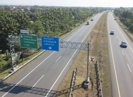 Tol Cipali terapkan one way arus balik Lebaran 2025 mulai 3 April pukul 16.25 WIB. (Sumber: Pinterest)