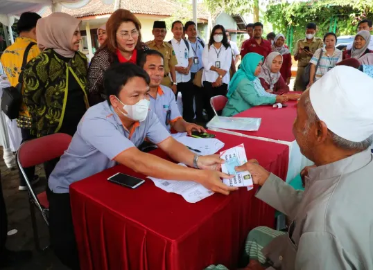 Pastikan data diri sesuai dengan alamat domisili yang baru agar tetap terima bansos. (Sumber: kemensos.go.id)