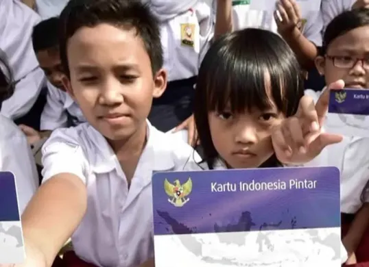 Masalah PIP 2025 nama tidak sesuai NISN menghambat pencairan. Simak syarat dokumen dan tata cara pembenahan data melalui operator sekolah untuk mengatasinya. (Sumber: Instagram/@kemendikdasmen)
