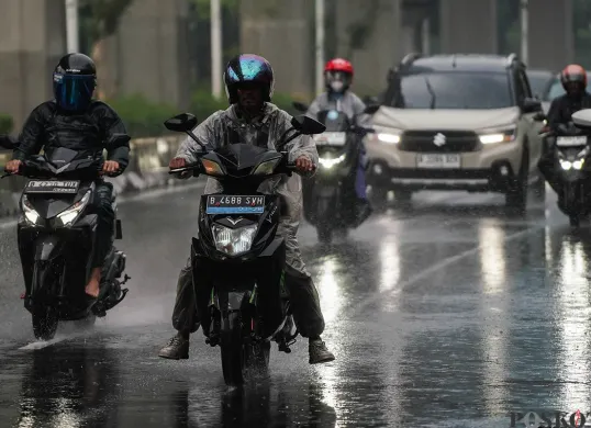 Hujan ringan hingga sedang diprediksi guyur Jakarta hari ini, Senin, 25 Mei 2026. (Sumber: Poskota/Bilal Nugraha Ginanjar)