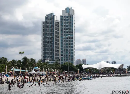 Pantai Ancol saat Libur Lebaran 2025
