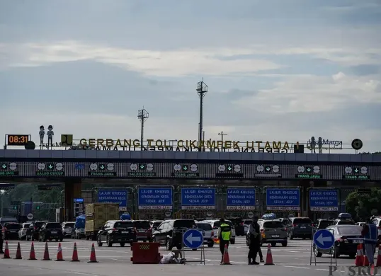 Diskon tarif tol mudik Lebaran 2026 berlaku mulai hari ini. (Sumber: Poskota/Bilal Nugraha Ginanjar)