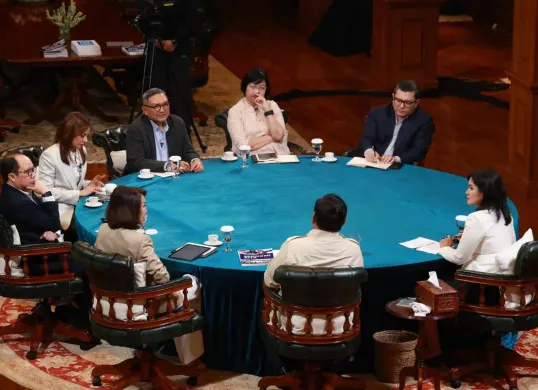 Pertemuan Presiden Prabowo Subianto bersama tujuh jurnalis senior dari grup media ternama, Minggu, 6 April 2025. (Sumber: X/@prabowo)