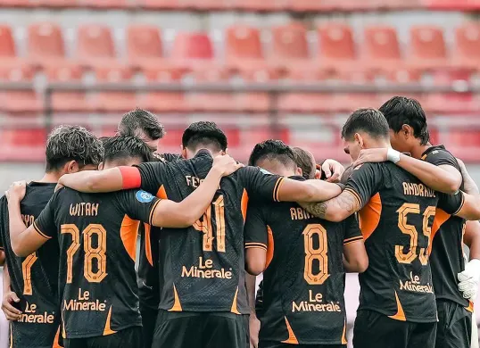 Susunan pemain dan link live streaming Madura United vs Persija dalam pertandingan tunda pekan 27 Liga 1 2024-25. (Sumber: Instagram @persija)