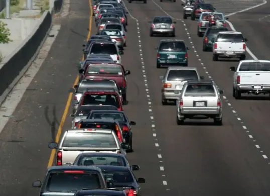 Penerapan sistem one way dari Tol Kalikangkung hingga Cikopo selama arus balik Lebaran 2025. (Sumber: Pinterest)