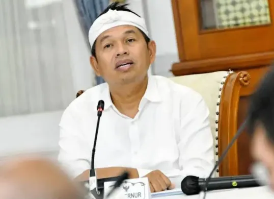 Dedi Mulyadi ancam bubarkan DP3AKB jika masalah anak terlantar tak terselesaikan. Ia kritik masih banyak anak mengemis dan minta solusi nyata, bukan hanya laporan administratif. (Sumber: jabarprov.go.id)