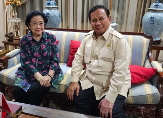 Presiden Prabowo Subianto dan Ketua Umum PDI Perjuangan Megawati Soekarnoputri diketahui melakukan pertemuan tertutup pada Senin malam, 7 April 2025 di kediaman Megawati di Teuku Umar, Jakarta. (Sumber: Capture Instagram Sufmi Dasco)