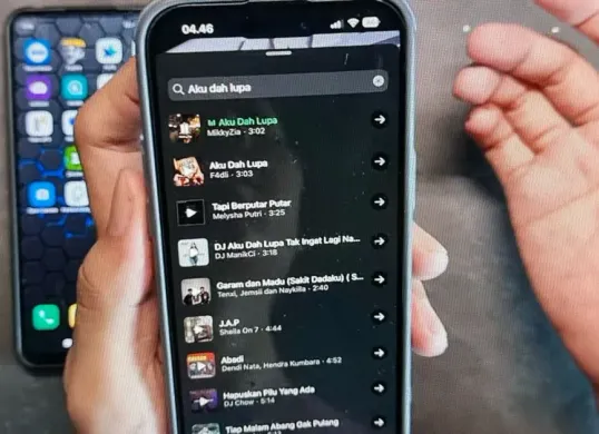 Pengen bikin status WhatsApp pakai musik biar makin keren? Tenang, nggak perlu install aplikasi tambahan kok! Ikuti cara gampang ini, cuma butuh beberapa langkah aja! (Sumber: Youtube Tutorind)