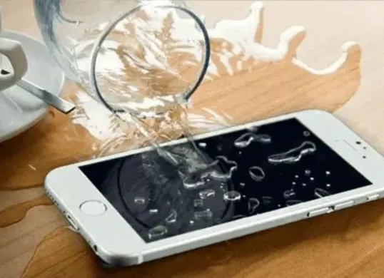 Simak tips dan trik mengatasi HP iPhone yang terkena air. (Sumber: Pinterest/Repairngo Repairngo)