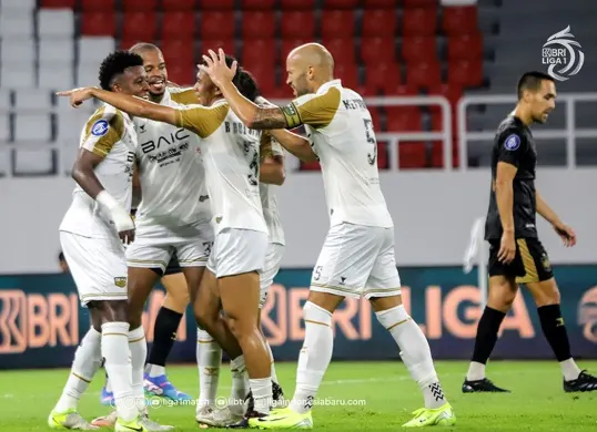 Dewa United berjuang mengejar ketinggalan dari Persib tanpa salah satu pemain penting mereka saat hadapi PSS Sleman di pekan 29 Liga 1 2024-25. (Sumber: LIB)