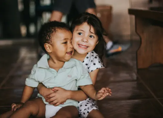 Hari Saudara Kandung Diperingati Tiap 10 April, Begini Sejarah dan Tujuannya (Sumber: Unsplash/Chayene Rafaela)