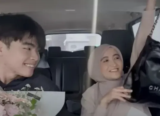 Steven Wongso dan Arafah Rianti saat menikmati kebersamaan. (Sumber: YouTube/Arafah Rianti)