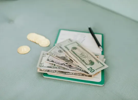 Investasi valas dengan Giro BRI. (Sumber: Pexels/Kaboompics.com)