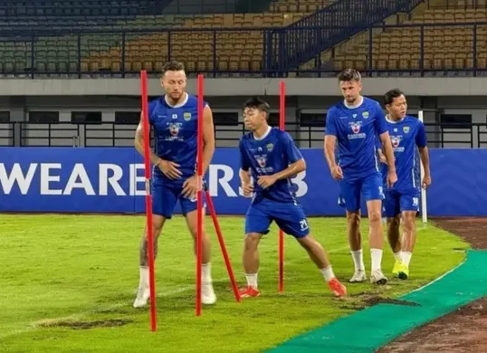 Selain Borneo FC, Persib masih akan menghadapi beberapa tim kuat yang juga tengah berburu tiket ke kompetisi Asia atau berjuang keluar dari zona degradasi. (Sumber: Dok/Persib)