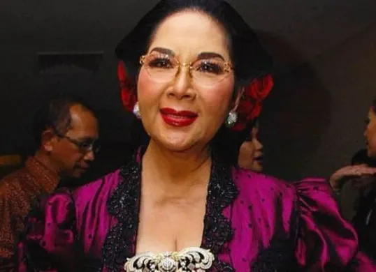 Potret Titiek Puspa yang merupakan salah satu musisi senior Indonesia. (Sumber: Instagram/titiekpuspa_official)